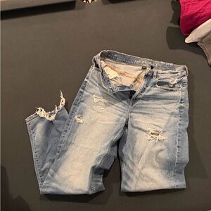 American Eagle Outfitters Women's Light Blue Ripped Skinny Jeans